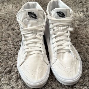 Vans Classic White High-Tops unisex men’s 7.5 
Wome’n Size 9